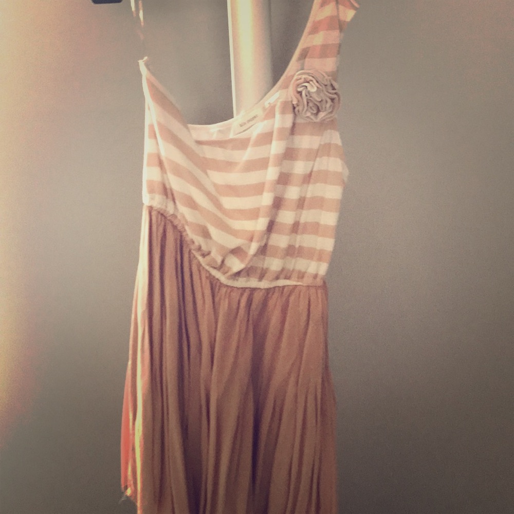 Super cute one shoulder blush dress